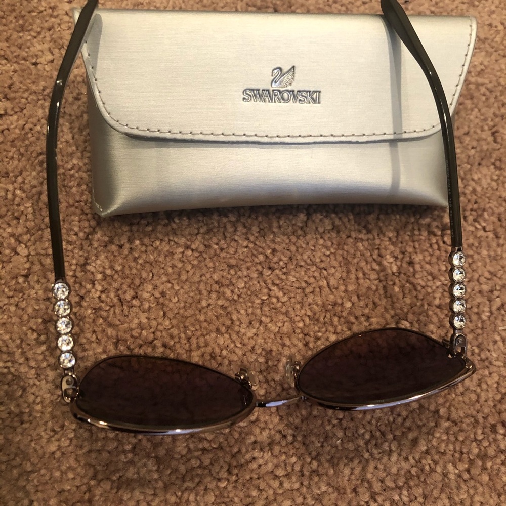 ‼️SOLD‼️Swarovski sunglasses with crystals NWOT - Picture 8 of 9